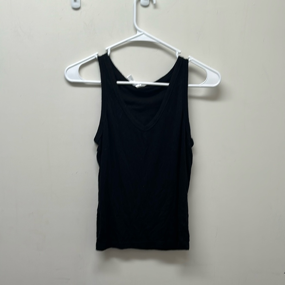 🦋 5 for $10 🦋 Love Charm Black Tank Top - Size M (Juniors)